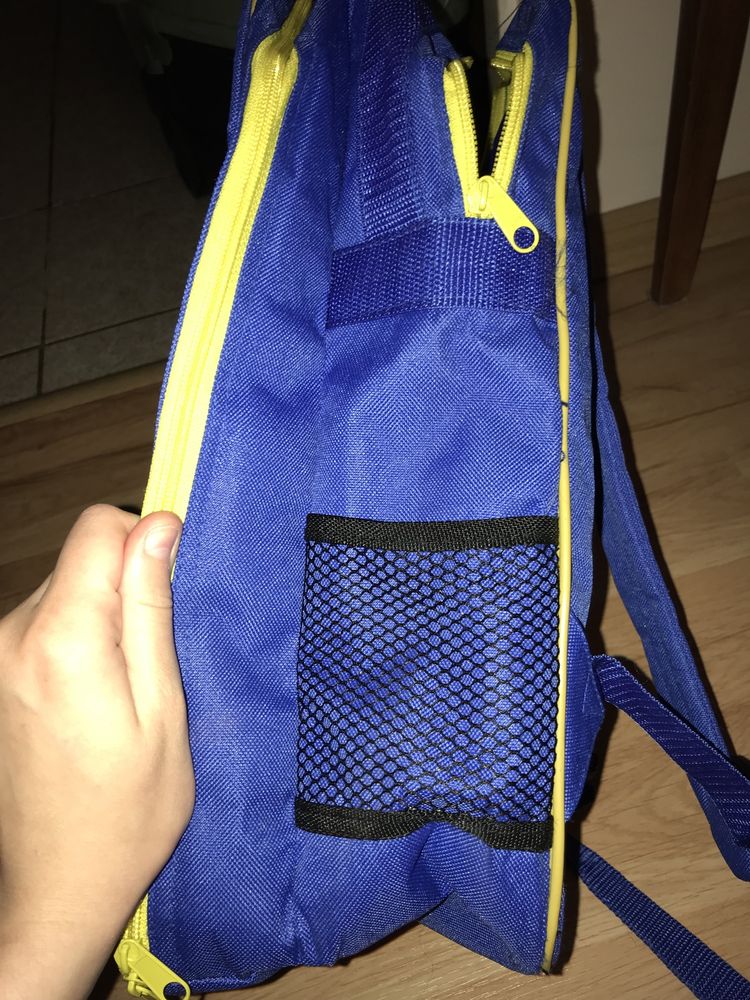 duży plecak wycieczkowy podróżny niebieski