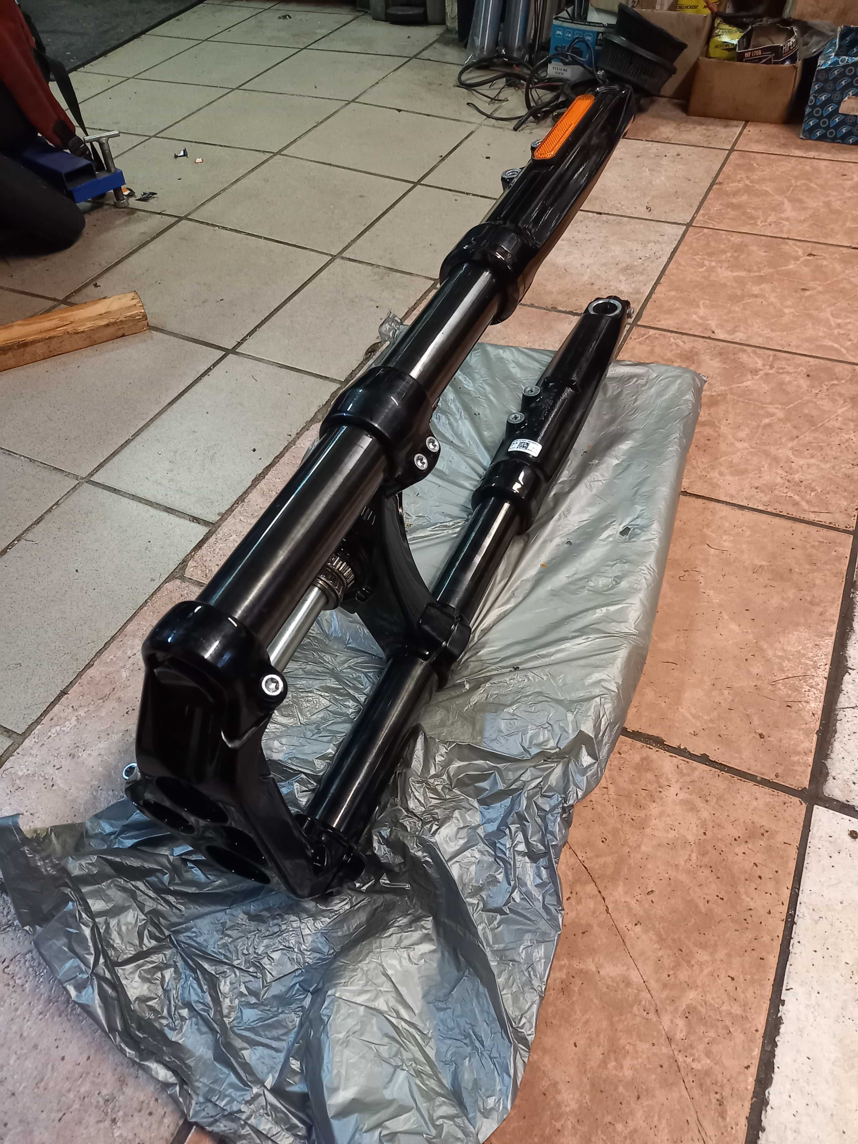 Harley Davidson Breakout Fxbr zawieszenie przednie kpl 18+