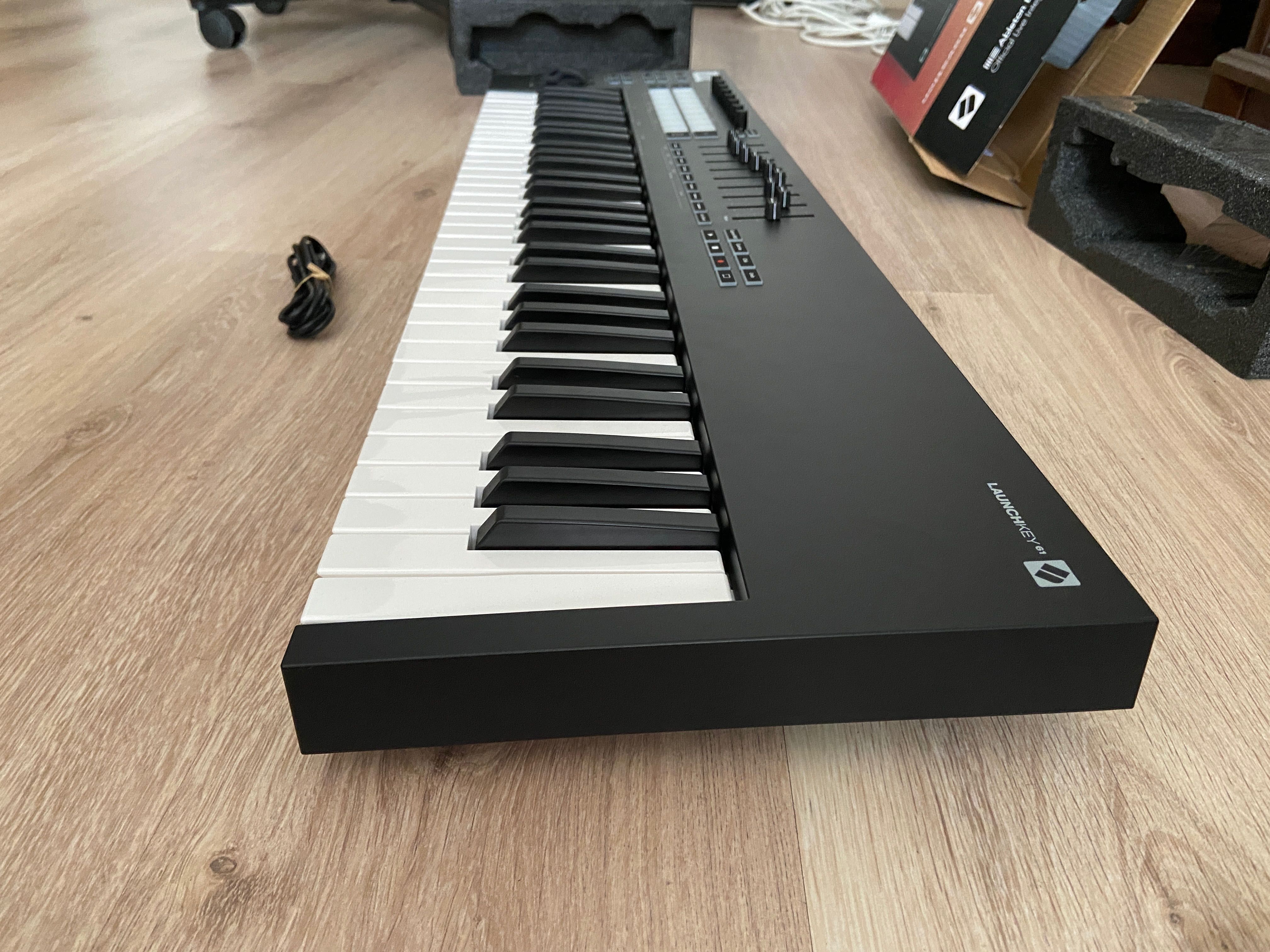 Міді клавіатура Novation Launchkey 61 MK3 MKIII. Ідеальний стан.