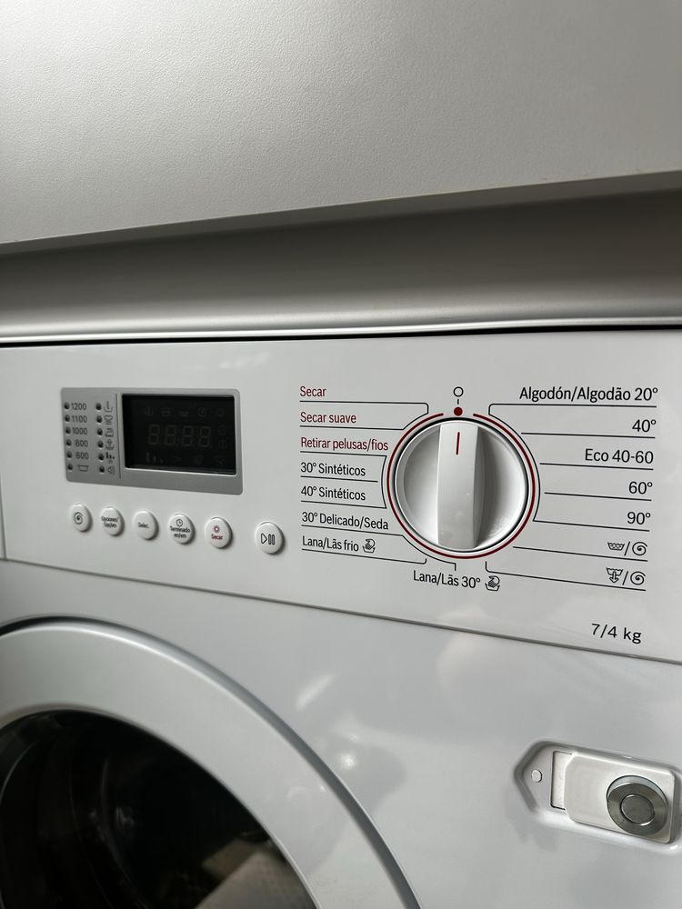 Máquina de Lavar e Secar Roupa BOSCH - Nova