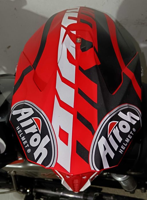 Capacete cross airoh mais óculos