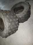 Pneus moto 4 20x11x9 e 21x7x10 os da frente Maxxis e trás Kenda