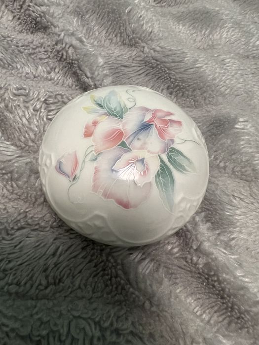 Szkatułka z porcelany
