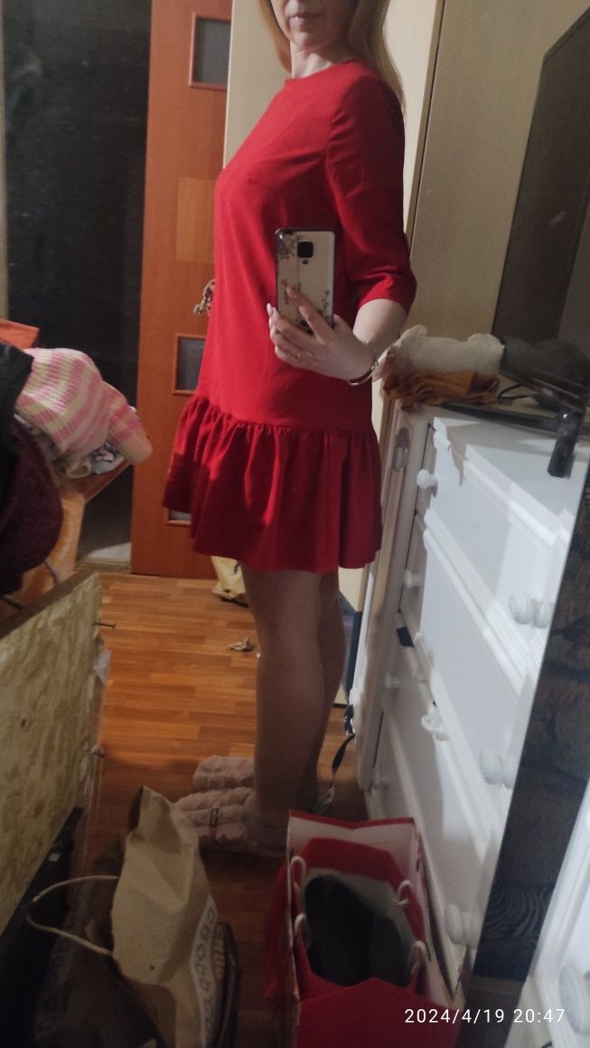 Плаття червоне розмір 40