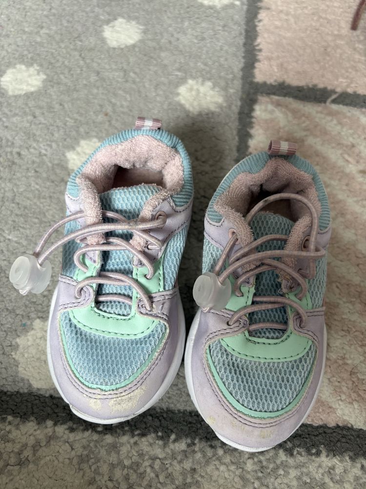 Buty sportowe Reserved r 22/23