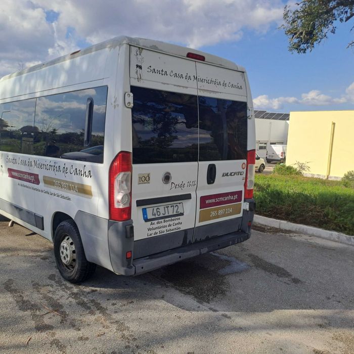 Fiat Ducato com plataforma para cadeira de rodas em bom estado
