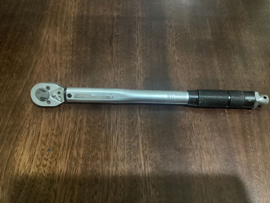 Динамометричний ключ(toptul)