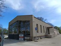 Lokal ZŁOTNIKI LEŚNICA ul. Kosmonautów  200m
