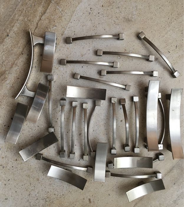 Uchwyty do mebli 30 sztuk.