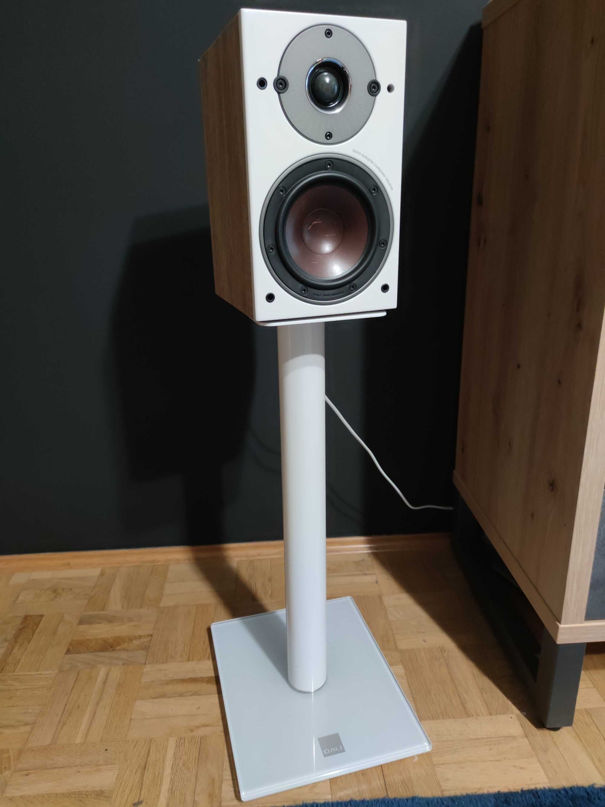 Dali Oberon 1 C, Dali E-600, Dali Sound HUB, BluOS NPM-2i, Dali E9-F