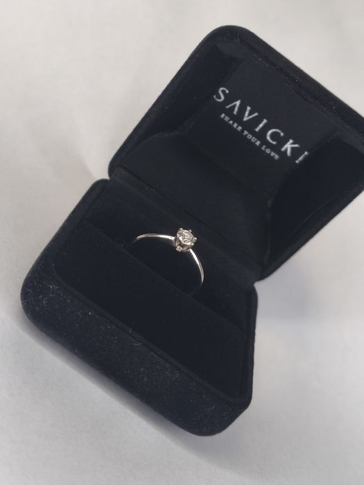 Pierścionek zaręczynowy