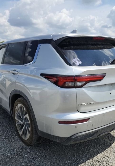 Mitsubishi Outlander 4 2023 задній бампер в зборі