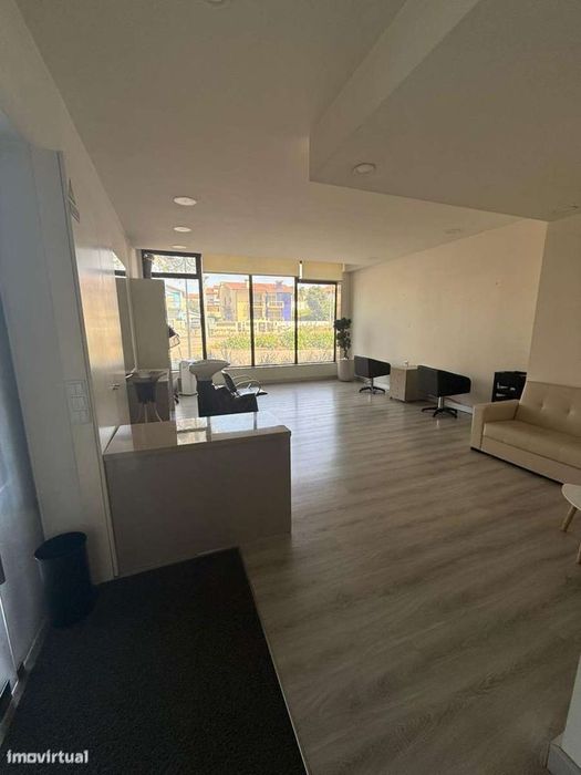 Loja Maximinos (Ótima Visibilidade) Rent. 6%