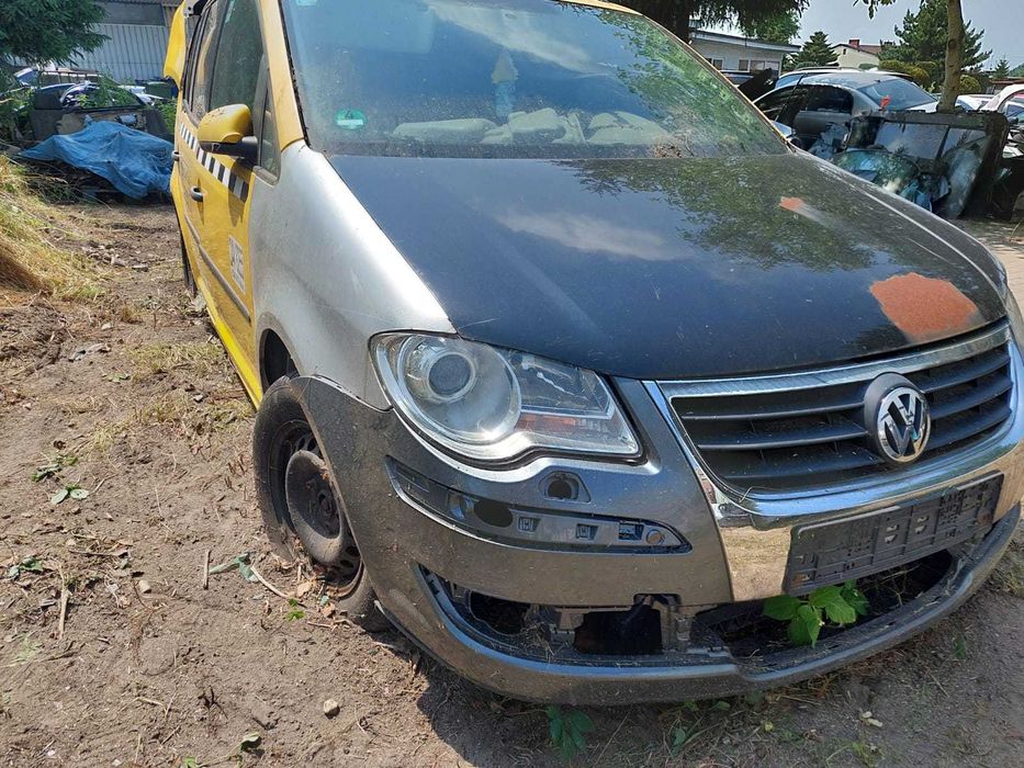 VW TOURAN do naprawy