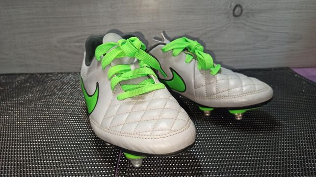Buty piłkarskie, wkręty, Nike Tiempo rozm. 35.5, jak nowe