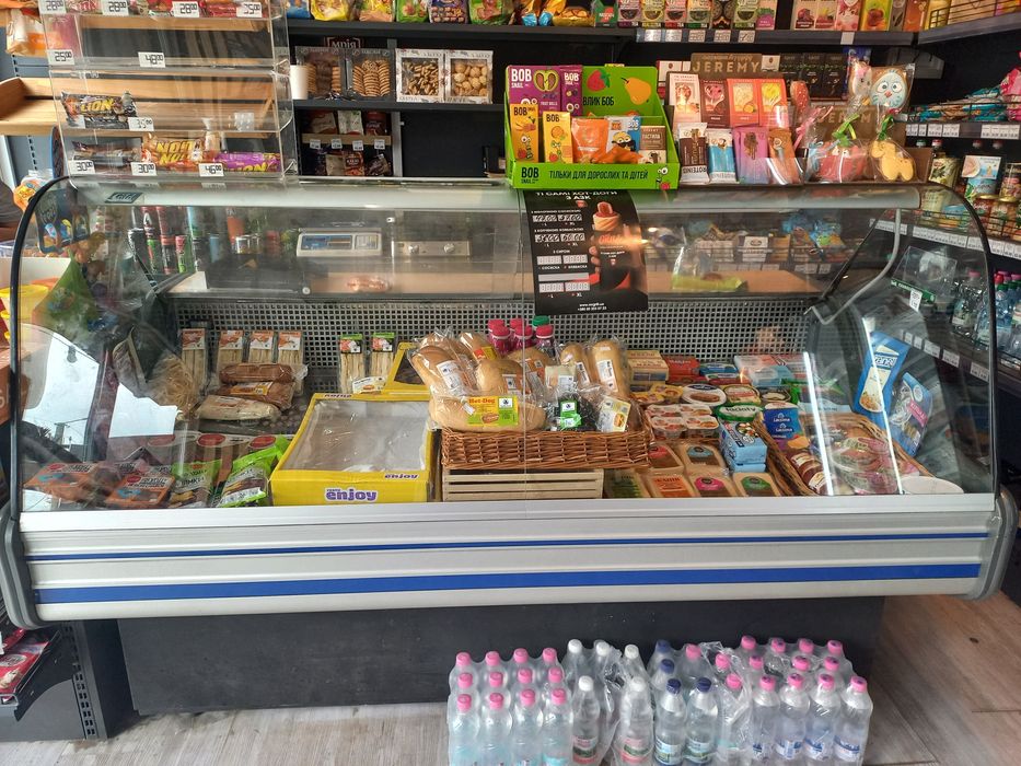 Продається холодильна вітрина GOLD  в дуже хорошому технічному стані .