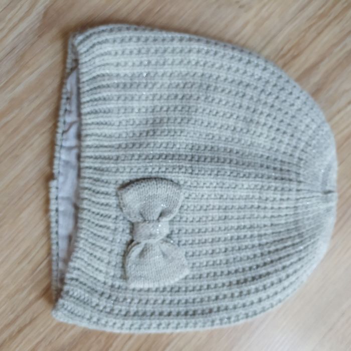 220-> czapka szara na podszewce srebrna nić 110/128 4-8Y H&M
