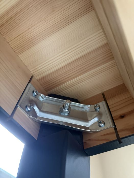 Stylowe biurko Leksvik IKEA lite drewno sosnowe