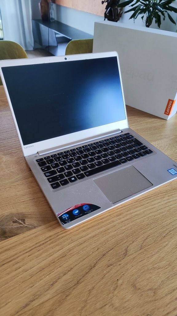 Lenovo Ideapad 710s-13ISK

- matryca: 13.3" FHD
- procesor: i5 - 7200U