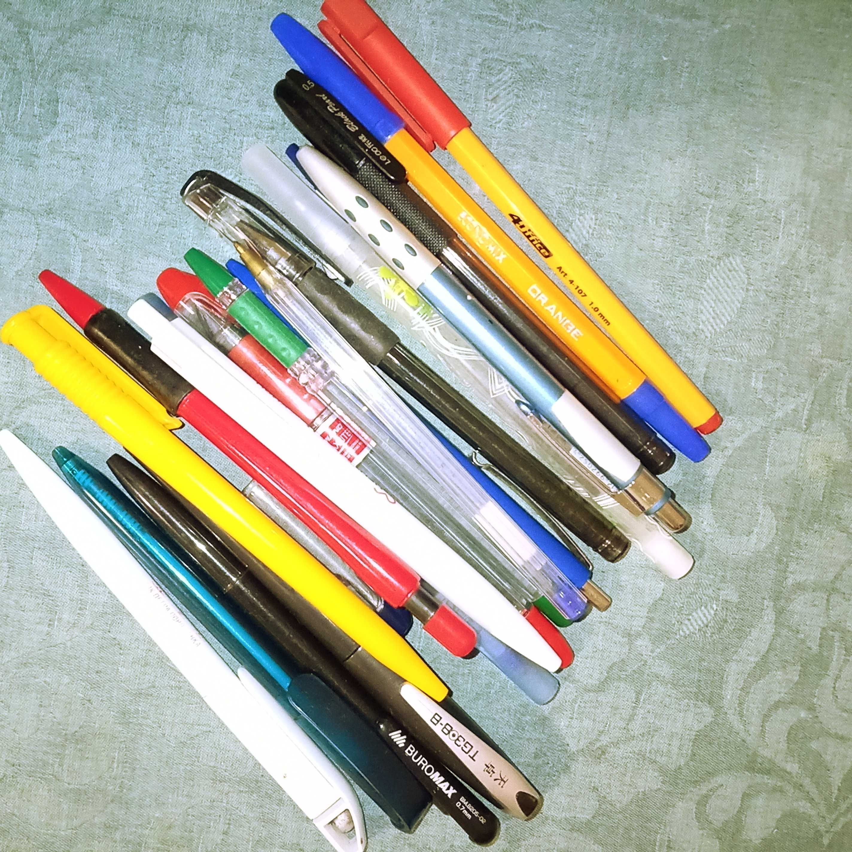 Ручки без стержнів