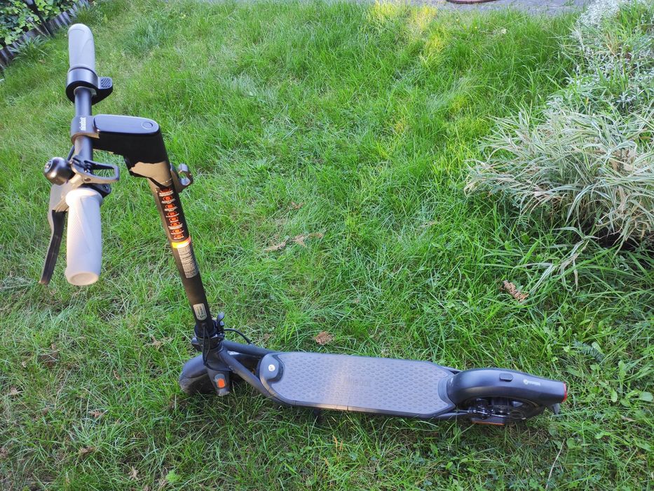 Hulajnoga elektryczna Ninebot Segway F20D 250W 20km 10" 2024 gw