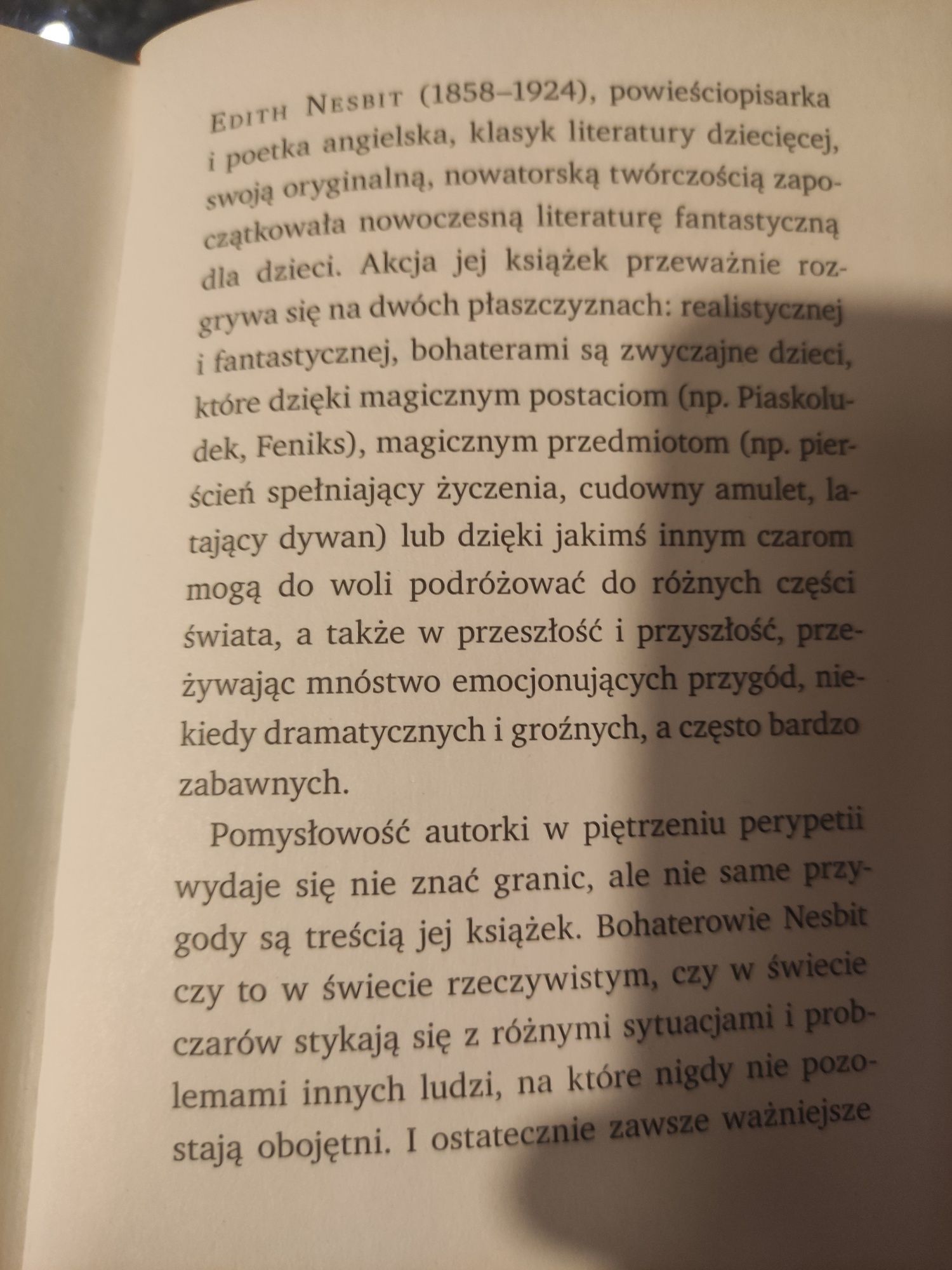 "Historia amuletu" Edith Nesbit - ksiąźka dla dzieci i młodzieży