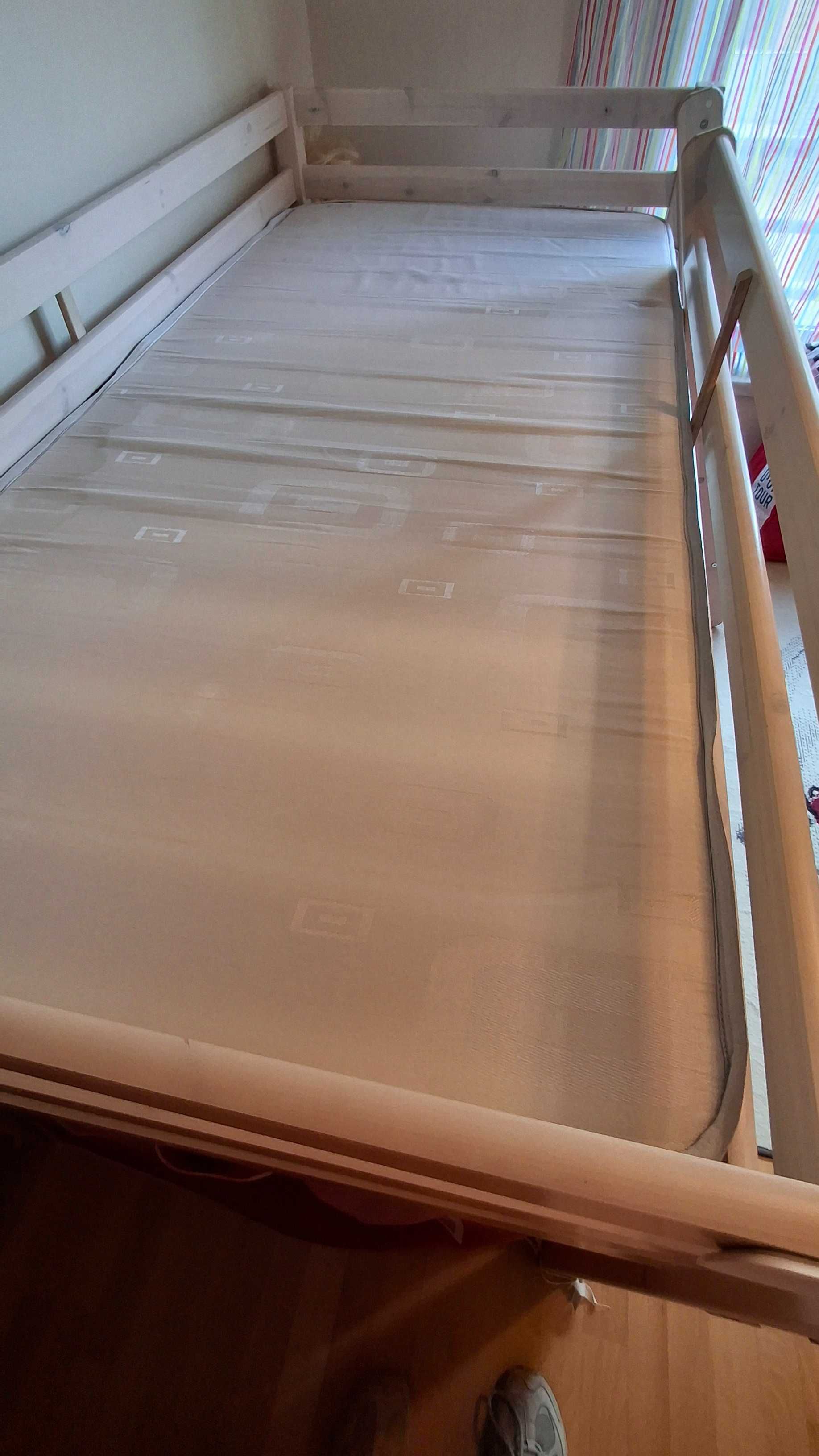 Cama de criança alta /com escada ( colchão  incluido)