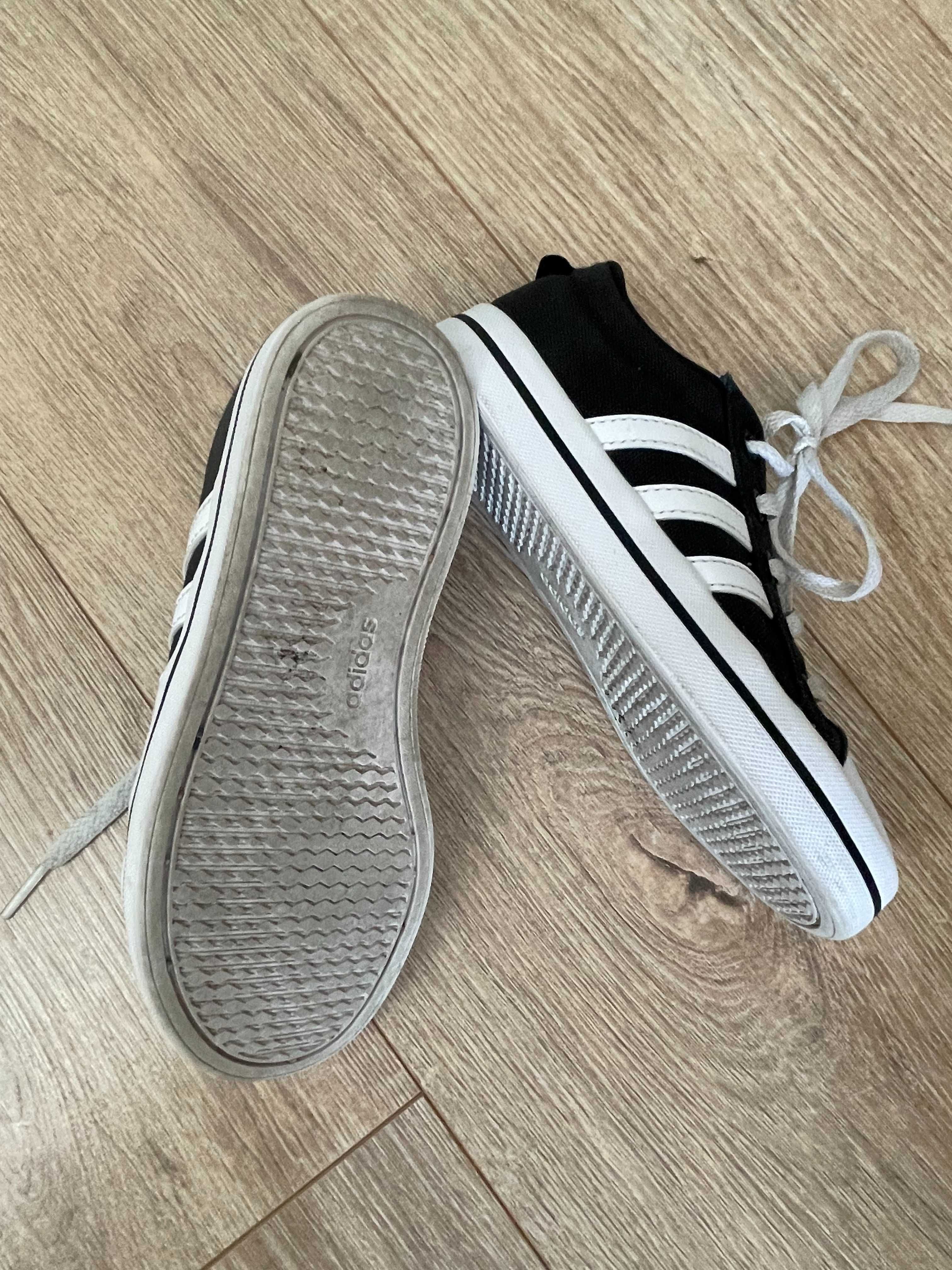 Trampki dziecięce ADIDAS ORIGINALS w rozmiarze 31,5