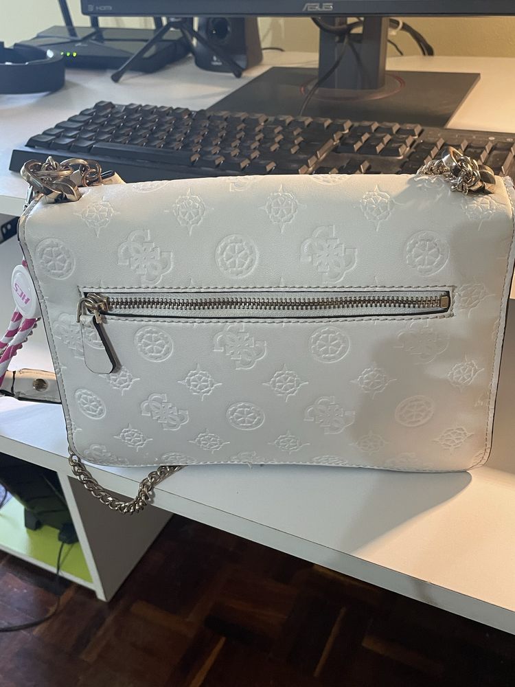 Vendo mala guess como nova