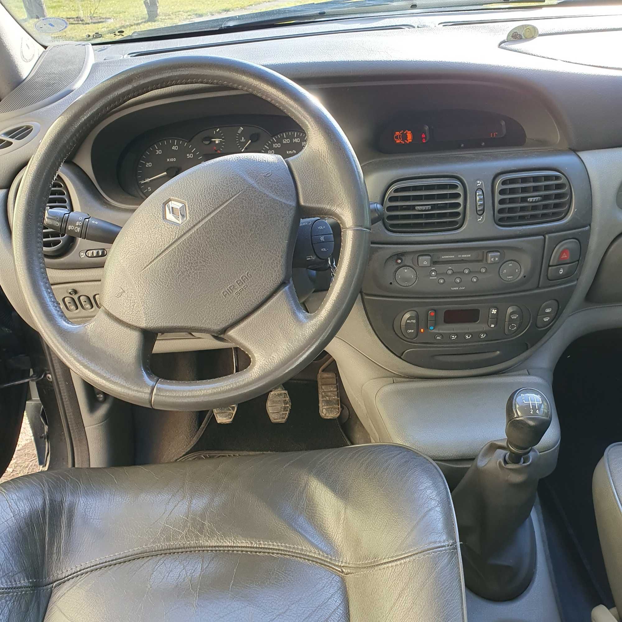 Renault Megane Scenic  dla rodziny i do przewozu większych przedmiotów