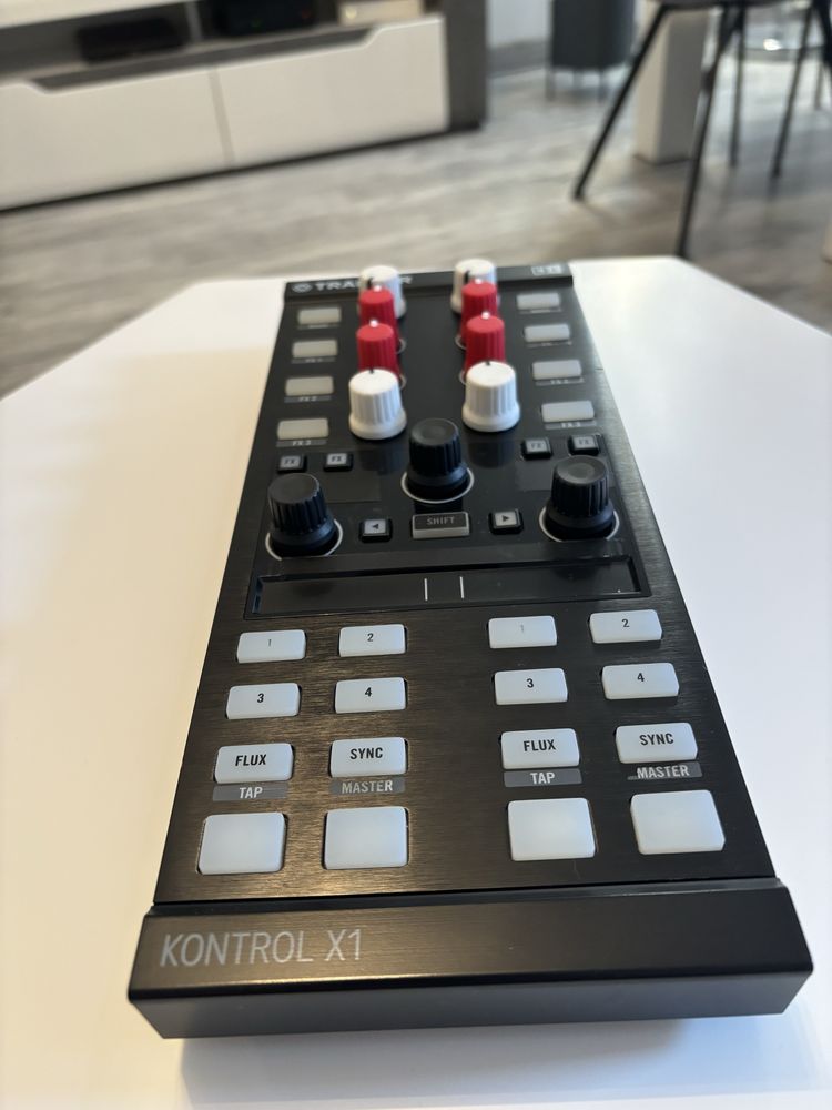 Kontroler DJ Native Instruments Kontrol X1Mk2