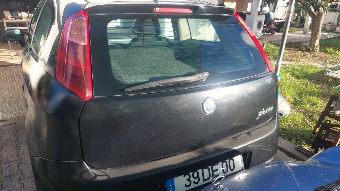 Carro Fiat Punto Preto