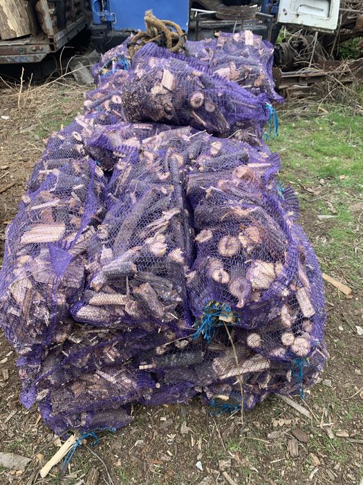 Дрова дубовые,сосновые,рубленые в мешках