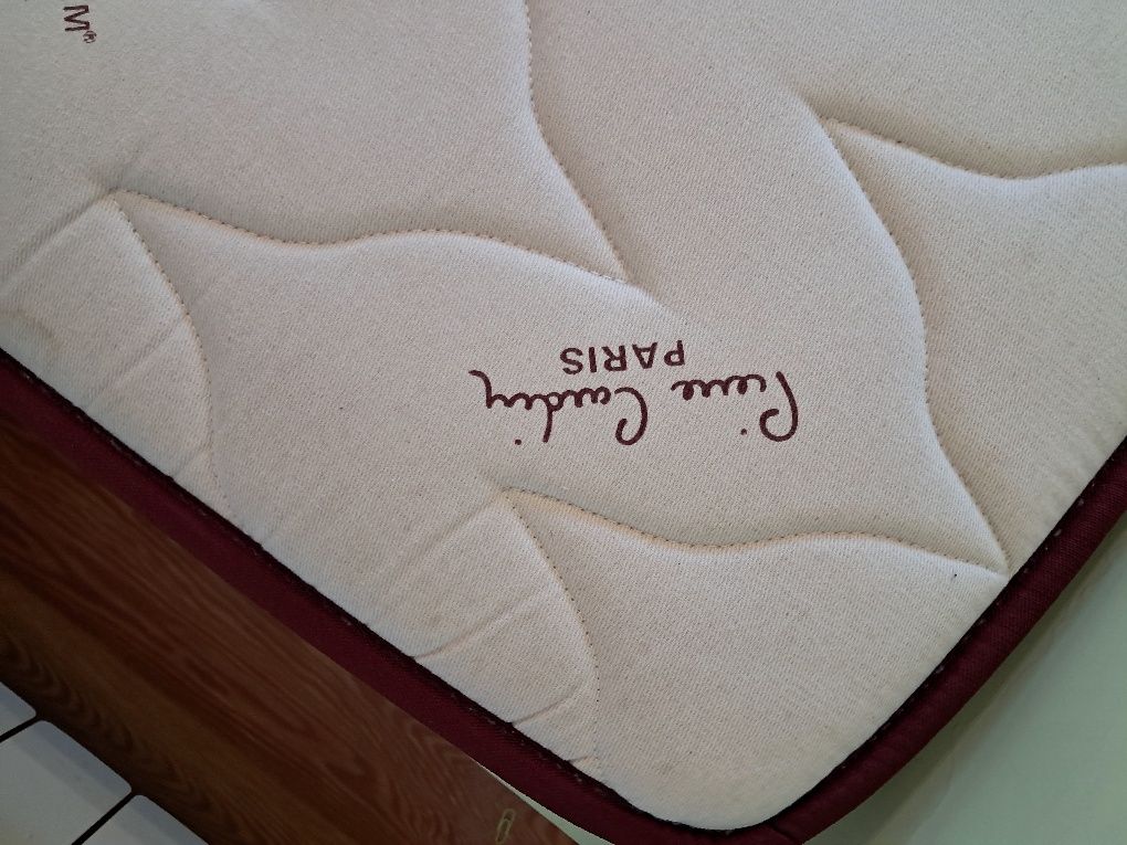 Cama individual adequada para quarto de criança