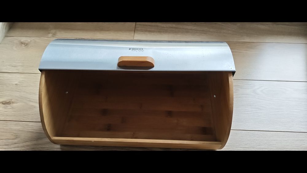 Chlebak bambusowy z metalową pokrywą