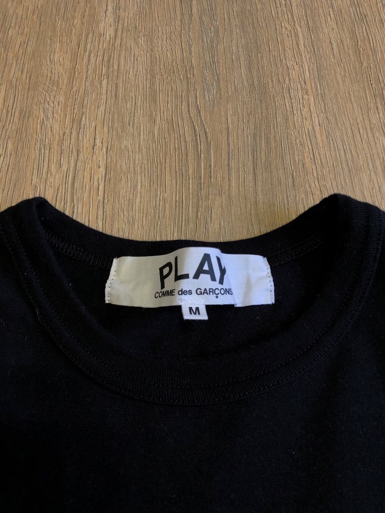 Футболка Comme des Garçons PLAY з червоним серцем