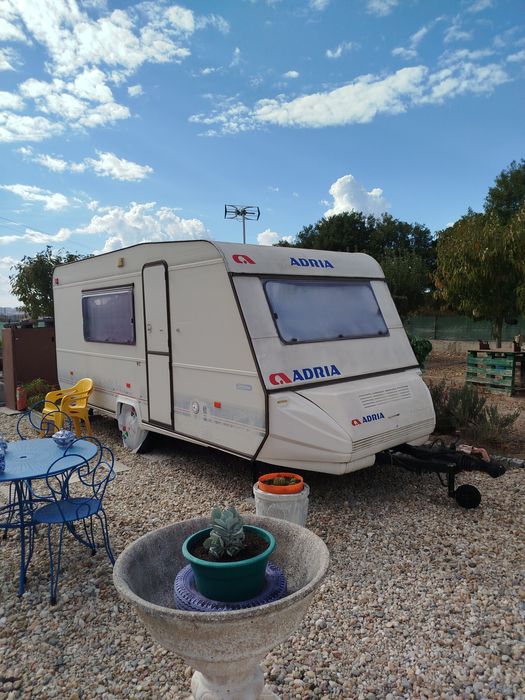 Caravana Adria Optima 500tk

-Toda equipada a led 

-Agua quente 

-in