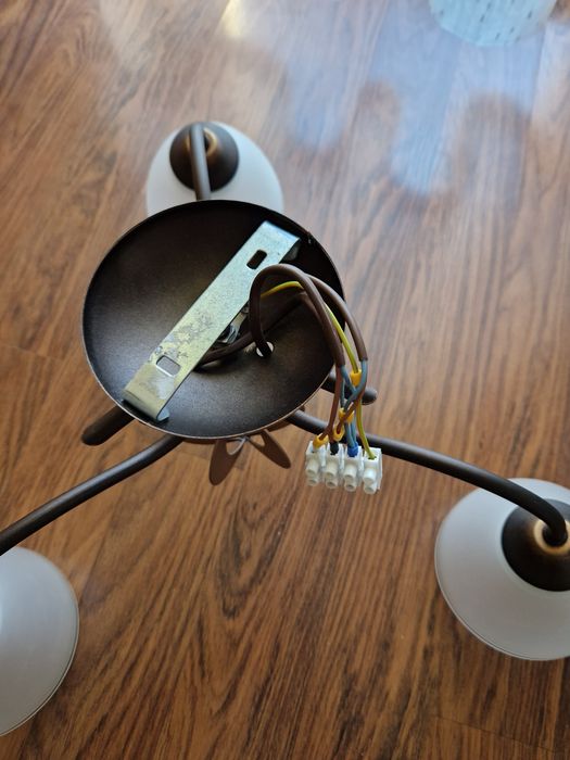Lampa wisząca na trzy klosze