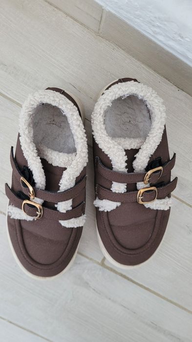 Терміново Жіноче  тепле взуття