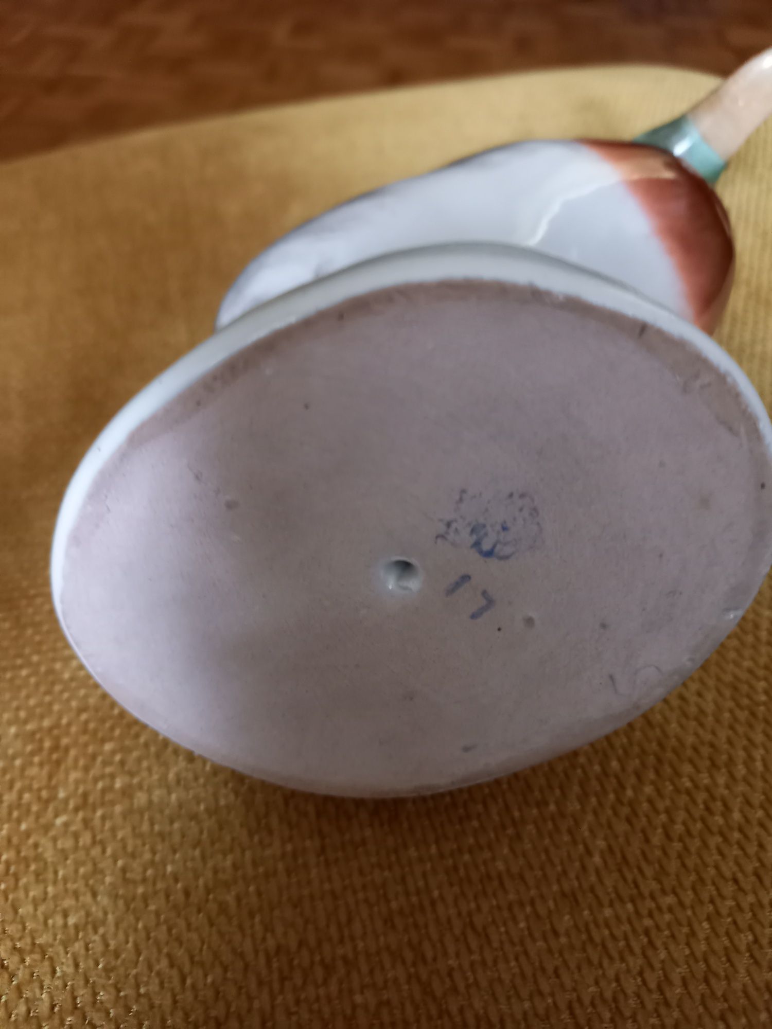 Kaczka figurka.z porcelany lub ceramiki.