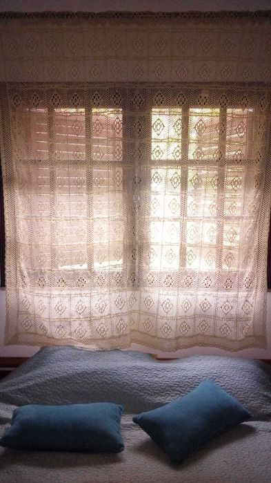 Cortinas novas em crochet entre outras