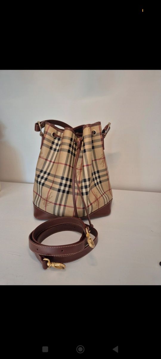 Mala Burberry linda e boa