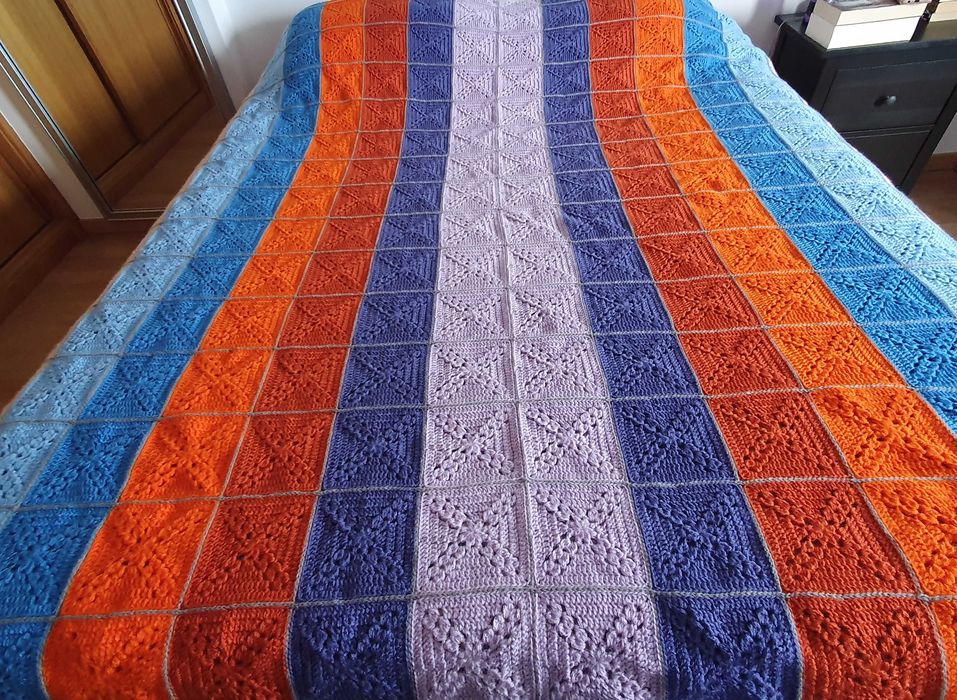 Belíssima Manta / Colcha em lã fabricada artesanalmente
