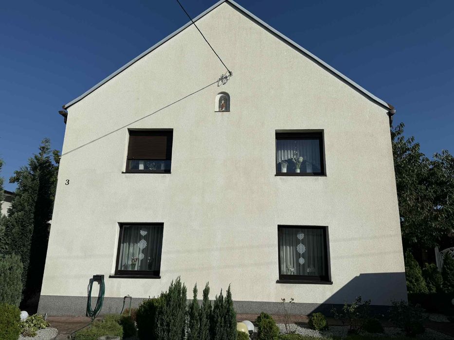 Mycie elewacji ścian kostki dachów