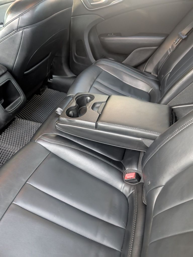 Авто Chrysler 200
