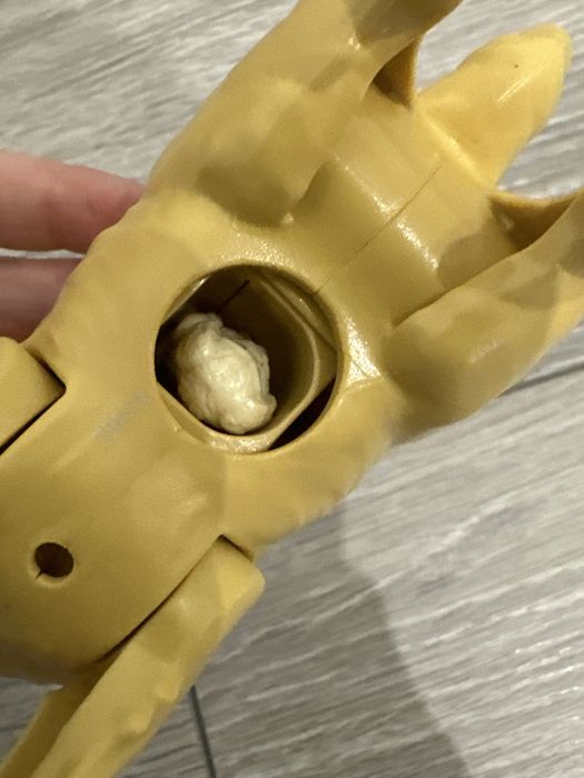 Собачка з куколкою