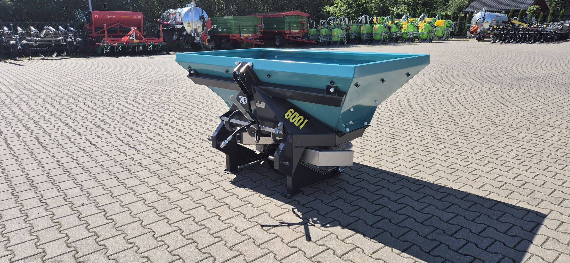 Rozsiewacz dwutarczowy 600L 800L 1000L 1200 Demarol D-Pol Superabo RNZ
