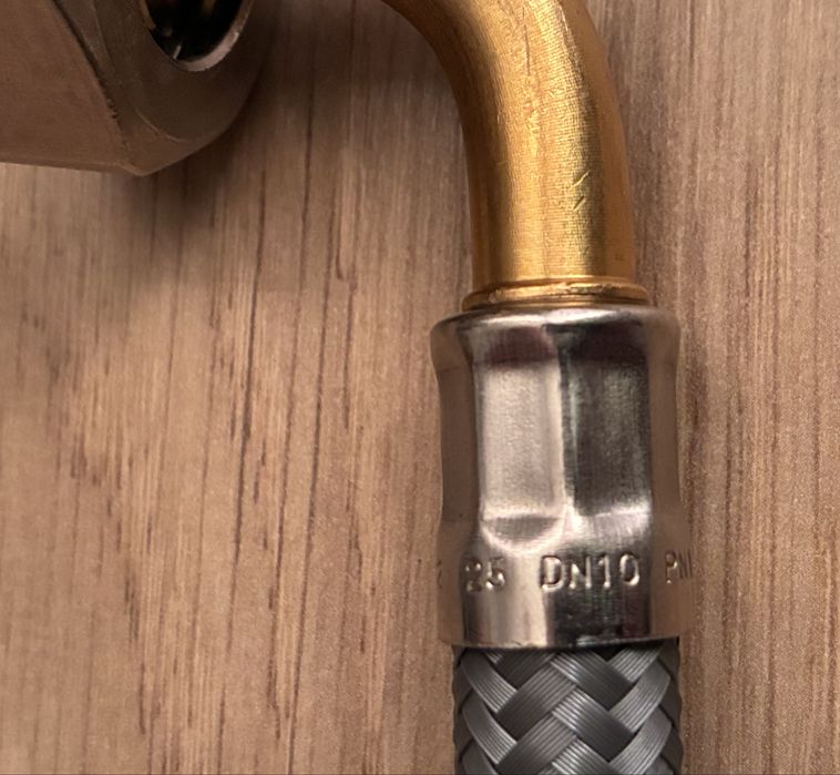 Junkers Bosch przyłącze kątowe do zimnej wody 1/2" x 3/4"