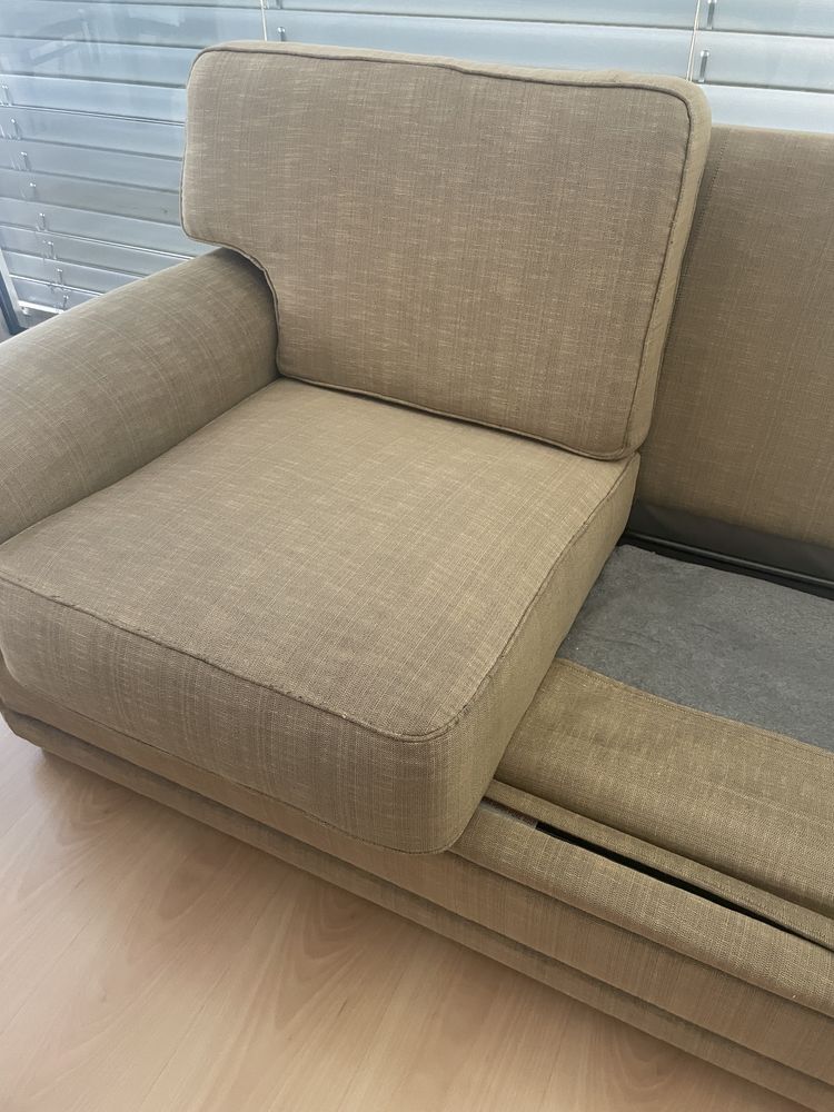 Sofá-cama em bom estado
