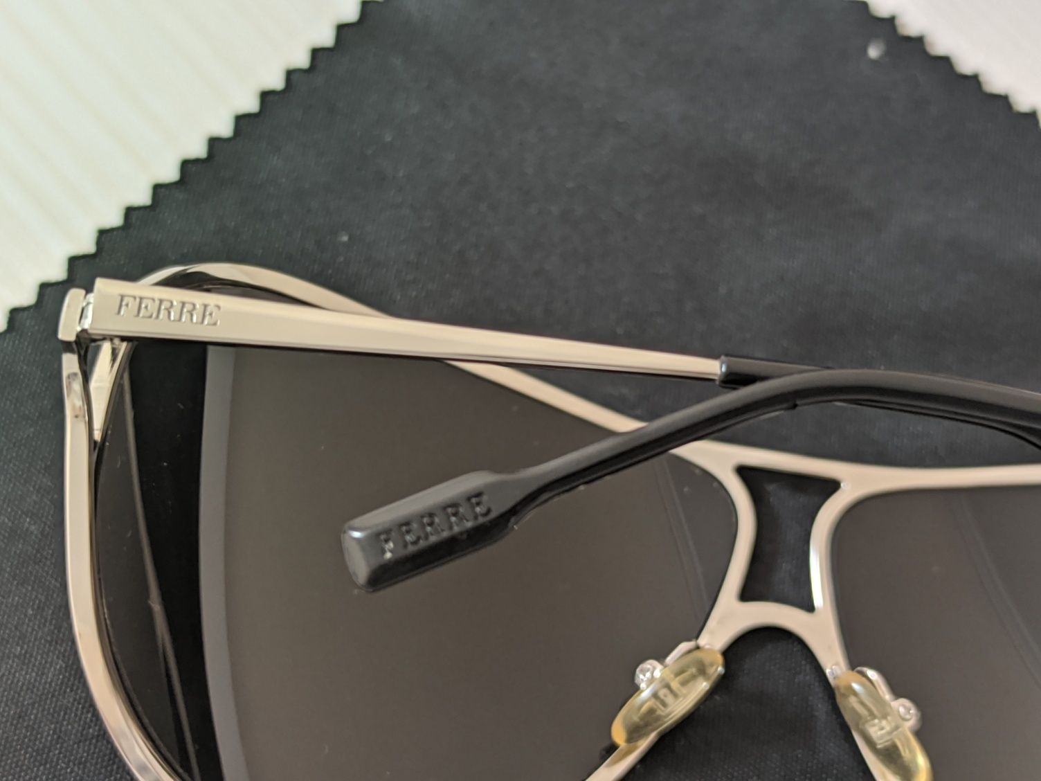 Коллекционные солнцезащитные очки Gianfranco FERRE GF76401